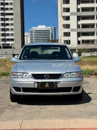 CHEVROLET VECTRA 2.0 MPFI COMFORT 8V GASOLINA 4P MANUAL